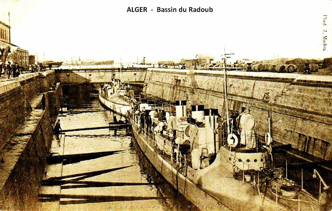 Alger - Bassin du Radoub.jpg